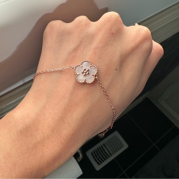 Plum blossom bracelet - Picture 3 of 3